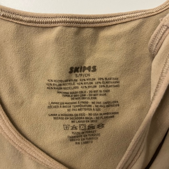 SKIMS Seamless Sculpt Mid Thigh bodysuit - Picture 6 of 7